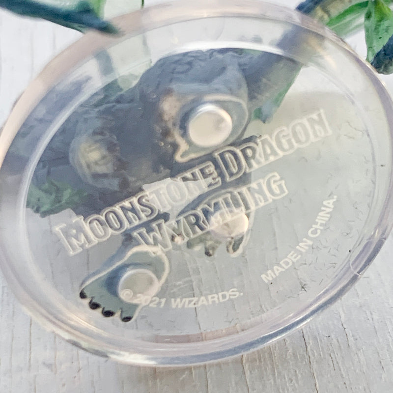 Mini - D&D Icons of the Realms : Fizban's Treasury of Dragons : Moonstone Dragon Wyrmling