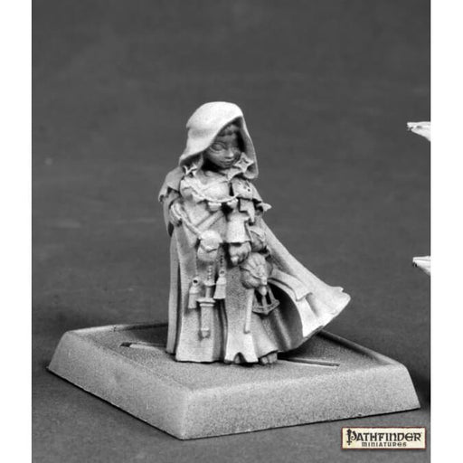 Mini – Reaper Metal 60178 Enora Iconic Arcanist (Halfling Female)